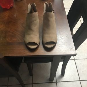 EUC Tan Bootie-Style Toe-Out Sandal 10